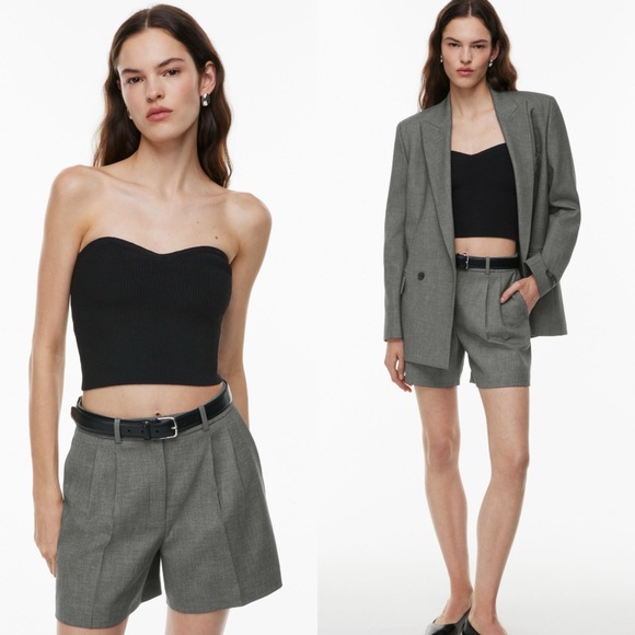 Aritzia Tops - Aritzia Babaton sculp knit black Top XS